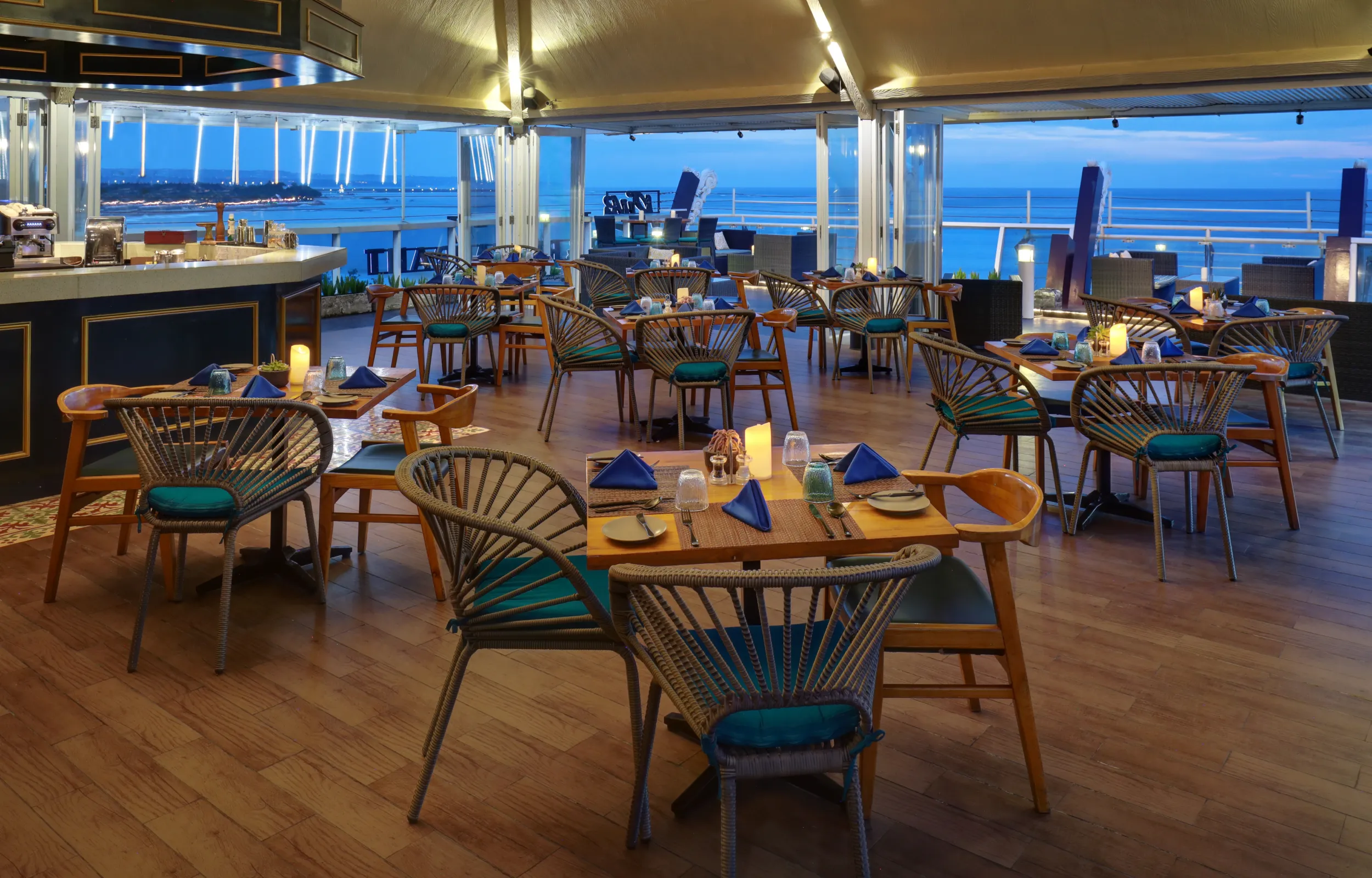 Dinner in A Cruise Experience in Riva Bar & Restaurant