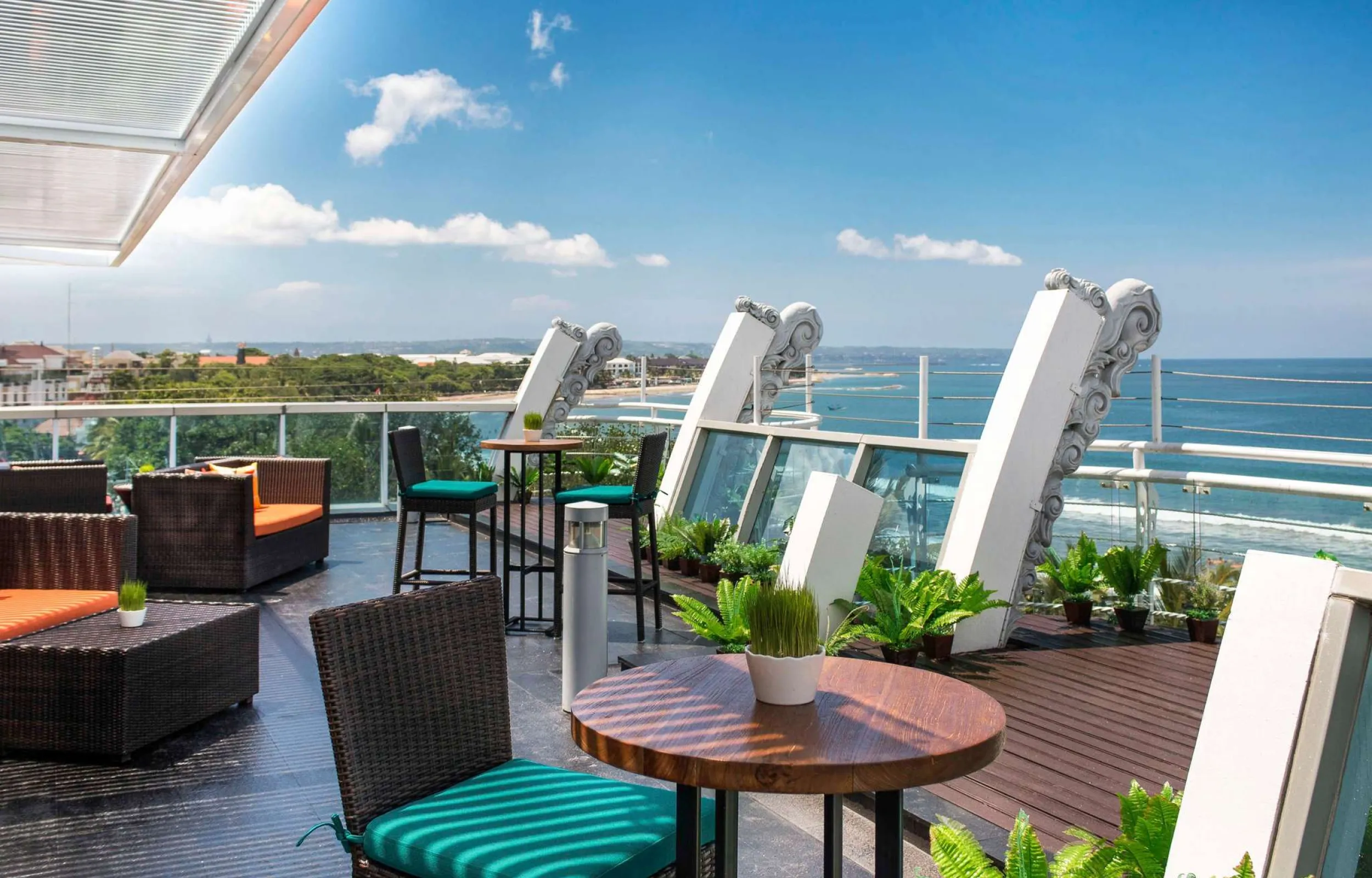 Riva Bar & Restaurant