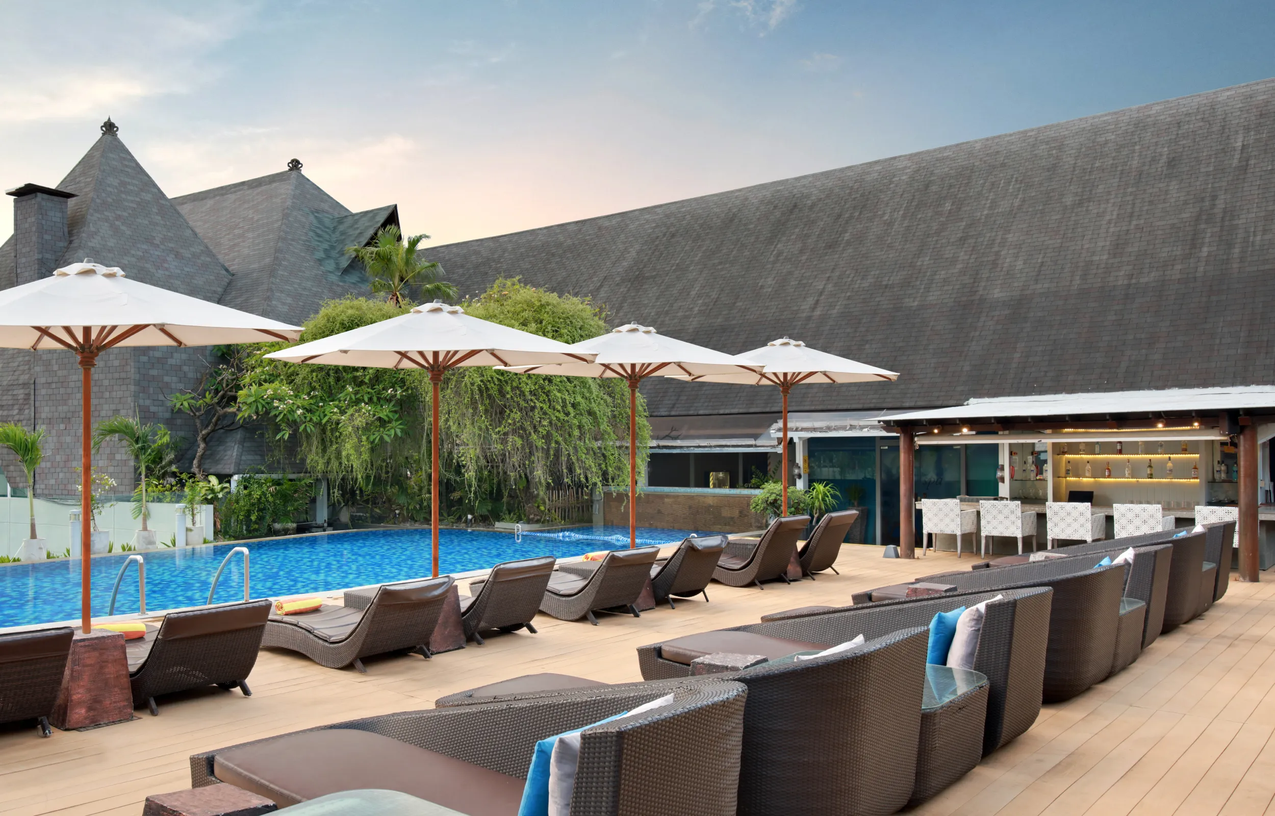 Surf Pool Bar