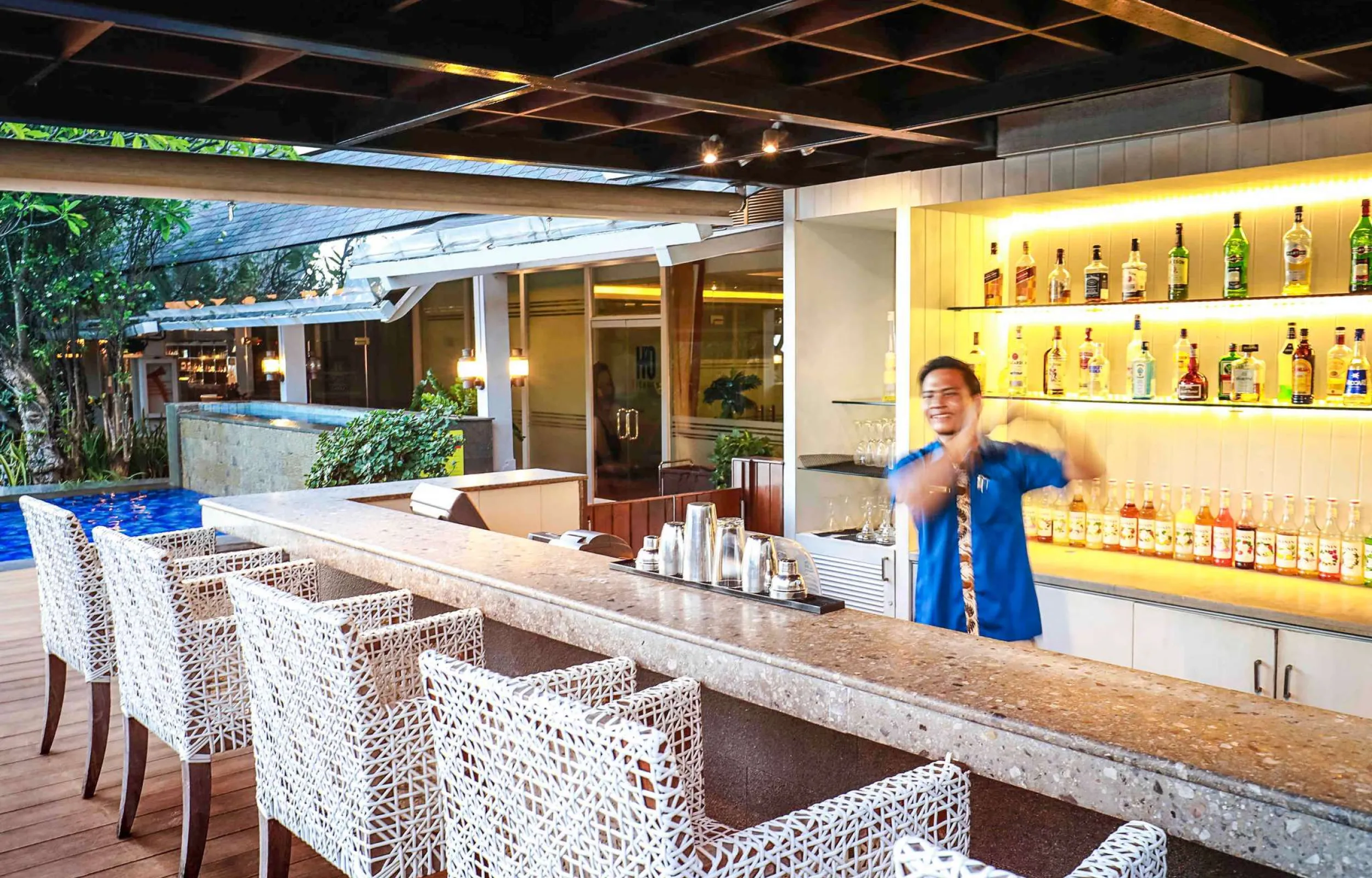 Surf Pool Bar